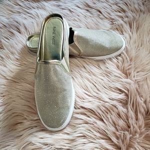 NWOT Nine West gold glitter sling back sneakers 8